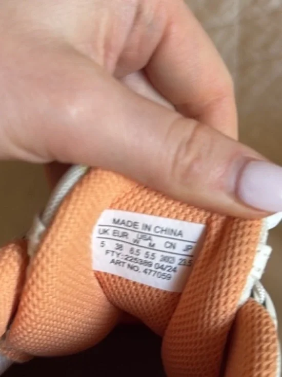 Women’s Solomon White & Tan Sneakers Size 6.5 - Picture 4 of 4